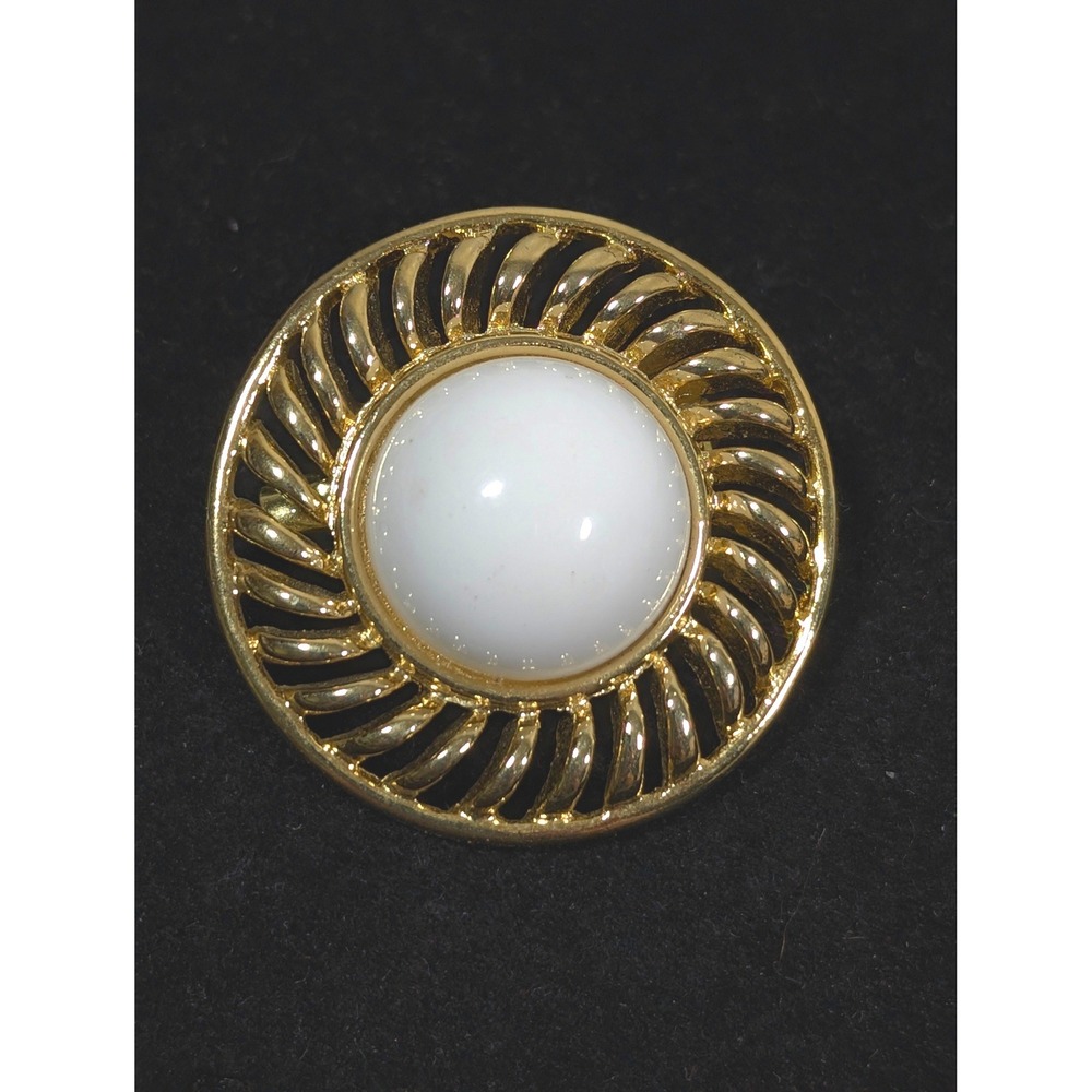 Vintage Trifari White Lucite Gold Tone Round Ribbed Brooch Mid Century Pin